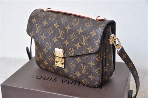 louis vuitton pochette metis rosa|LV Pochette Metis: Luxury Monogram Handbag .